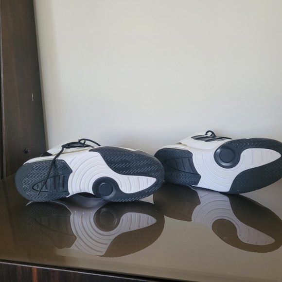 Air Jordan Max Aura white black gold big boys size 8.5 - Picture 9 of 16